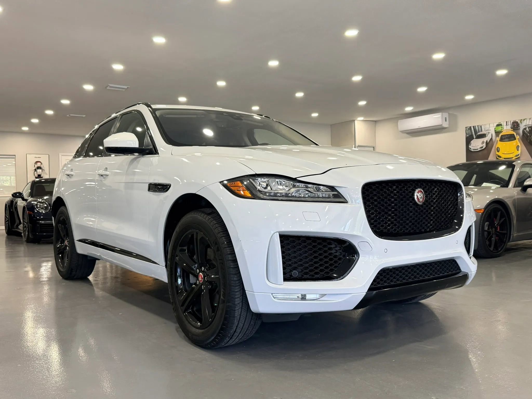 Used 2020 Jaguar F-PACE Checkered Flag AWD/4WD image 1