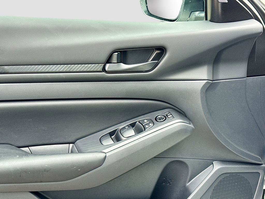 Used 2025 Nissan Altima 2.5 S image 16