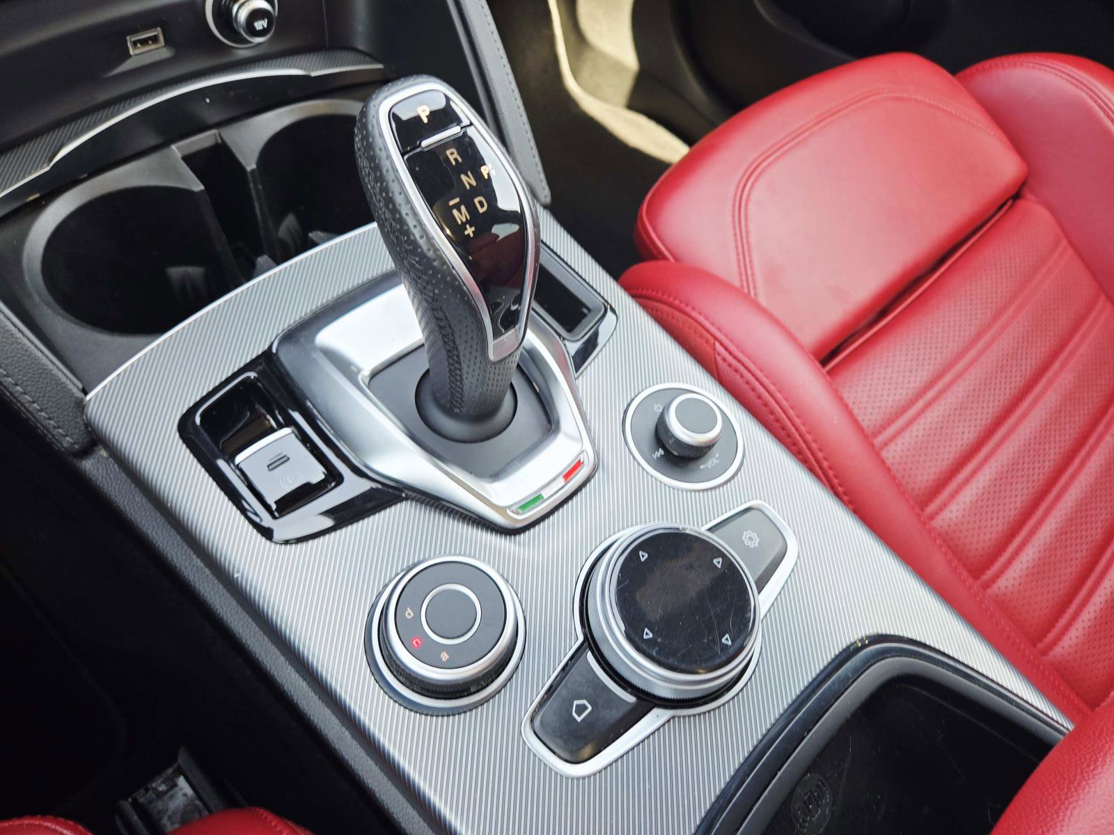 Used 2024 Alfa Romeo Stelvio Veloce AWD/4WD image 32