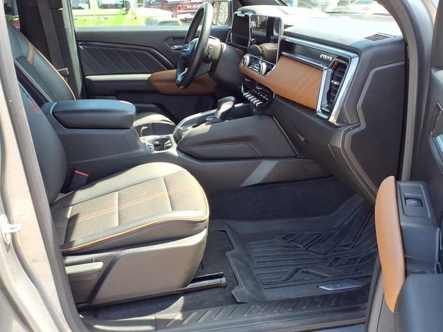 Used 2023 GMC Canyon AT4 w/ Technology Package AWD/4WD image 6