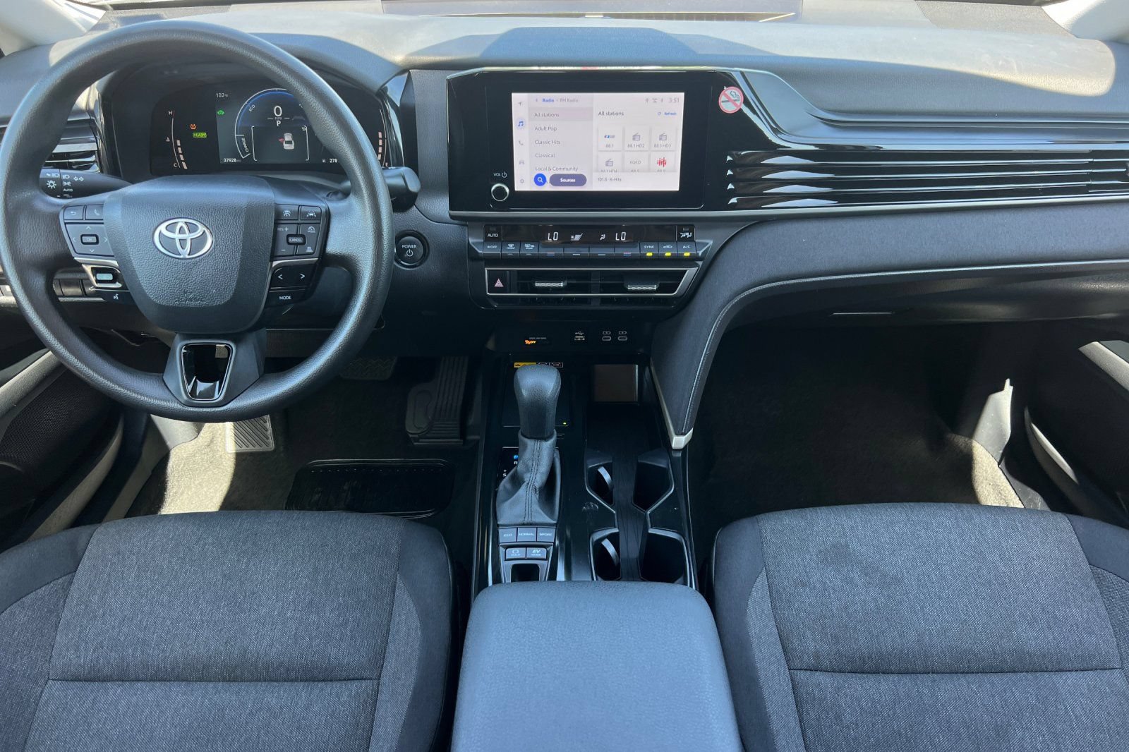 Used 2025 Toyota Camry LE FWD image 14