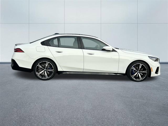Used 2026 BMW 550e xDrive w/ Premium Package image 5
