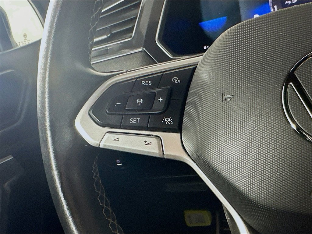Used 2023 Volkswagen Tiguan SE R-Line image 25