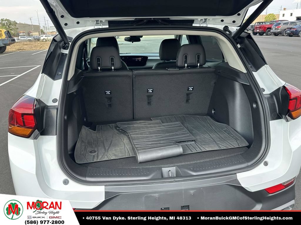 Certified 2024 Buick Encore GX Preferred w/ Comfort Package FWD image 9