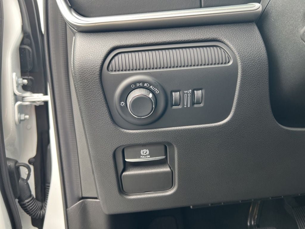 New 2026 Jeep Grand Wagoneer Limited AWD/4WD image 14