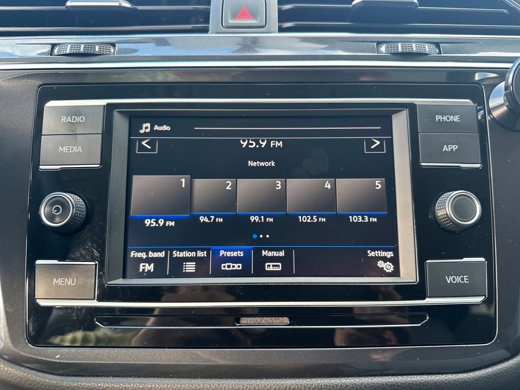 Used 2022 Volkswagen Tiguan S image 11