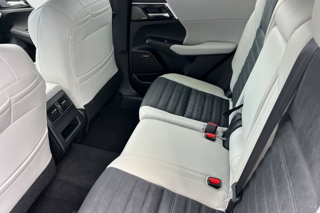 New 2026 Mitsubishi Outlander SE AWD/4WD image 13