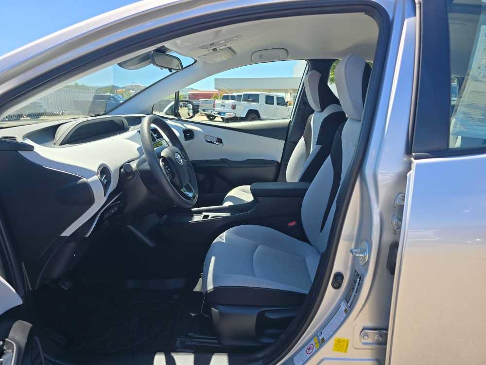 Used 2020 Toyota Prius LE AWD/4WD image 6