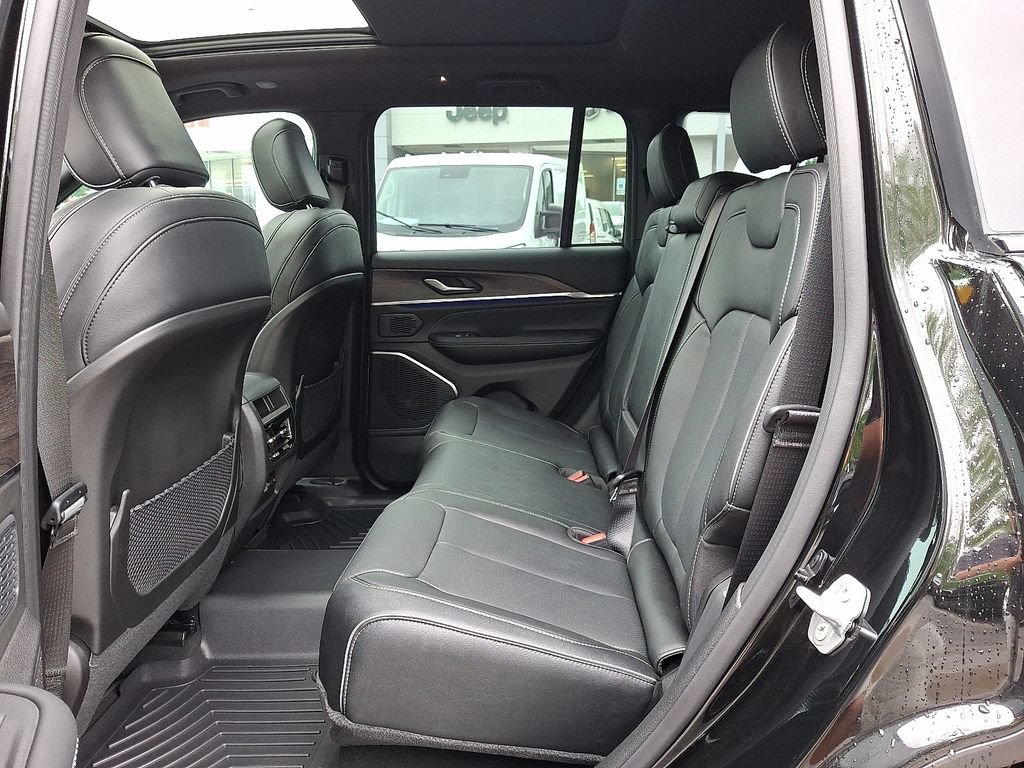 Certified 2025 Jeep Grand Cherokee Overland w/ Trailer Tow Package AWD/4WD image 8