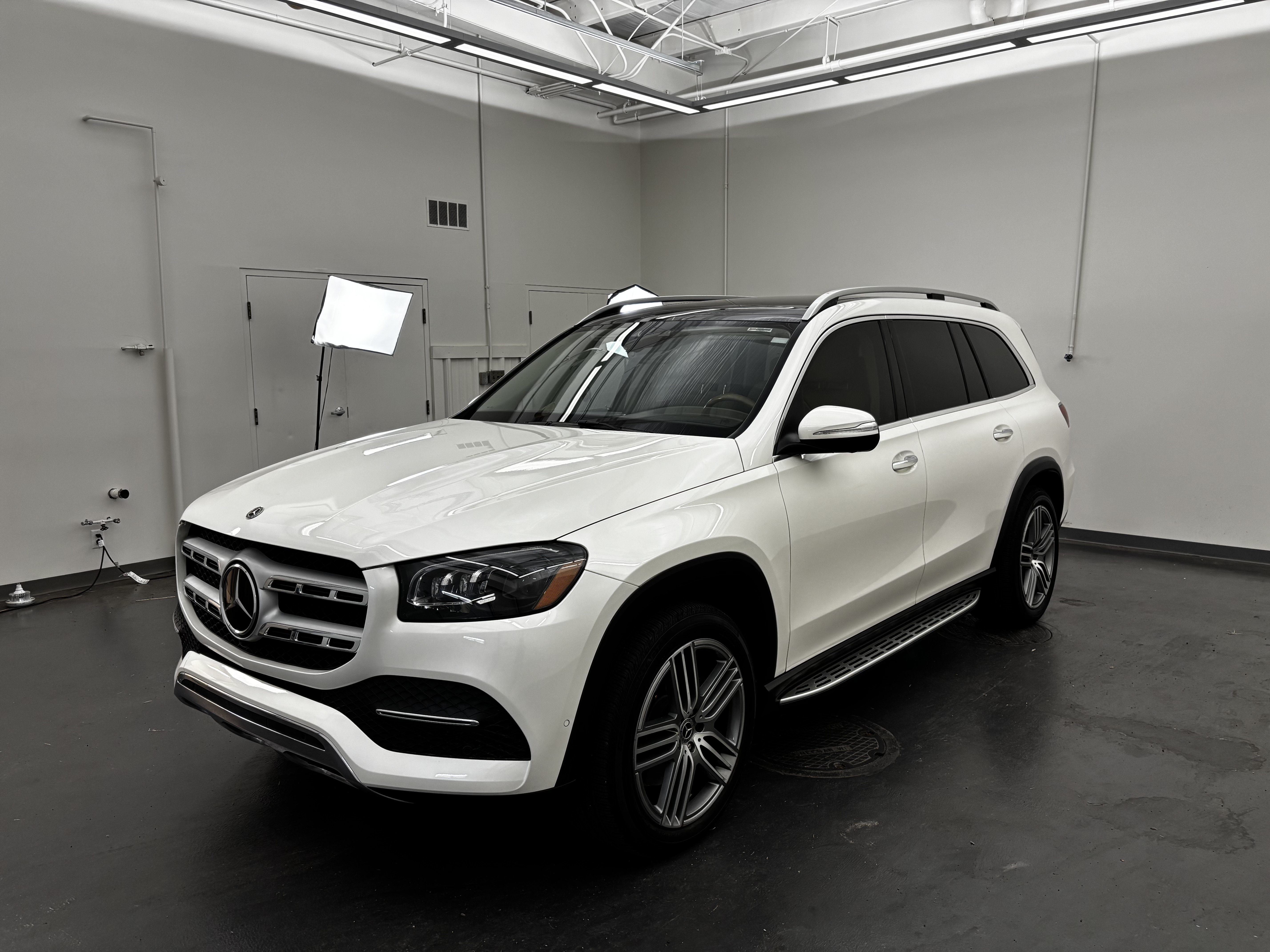 Used 2021 Mercedes-Benz GLS 450 4MATIC image 4