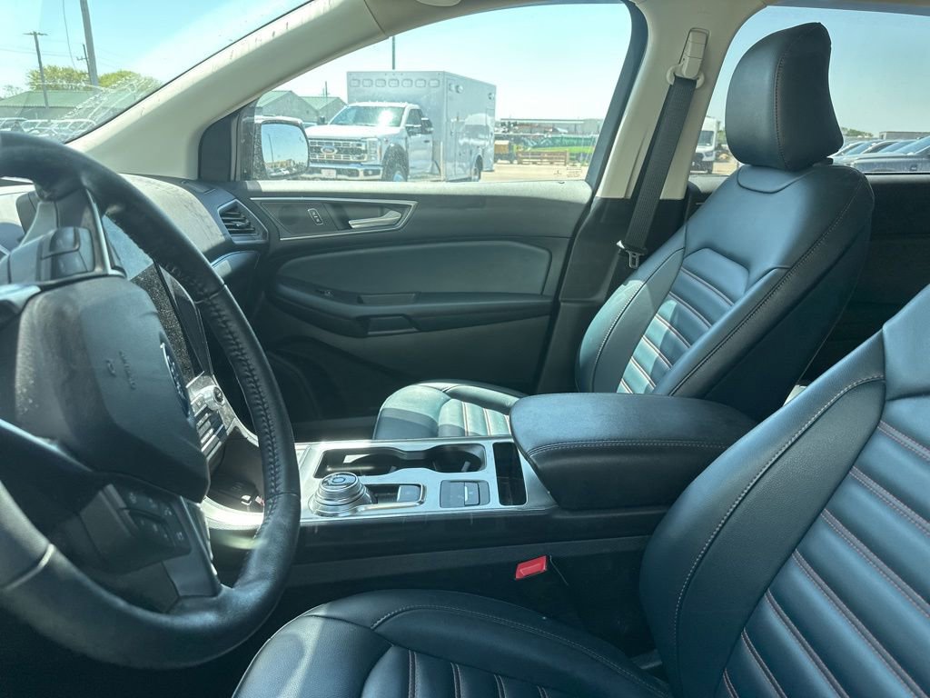 Used 2022 Ford Edge SEL w/ Sport Appearance Package AWD/4WD image 4