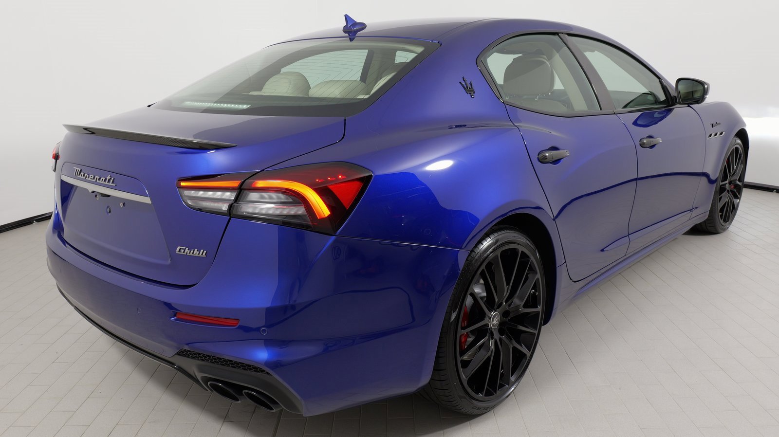 Used 2022 Maserati Ghibli Modena image 14