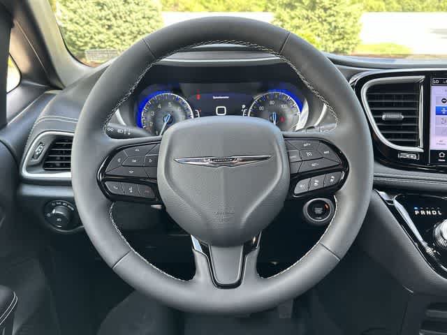 Used 2026 Chrysler Pacifica Select w/ S Appearance Package AWD/4WD image 7