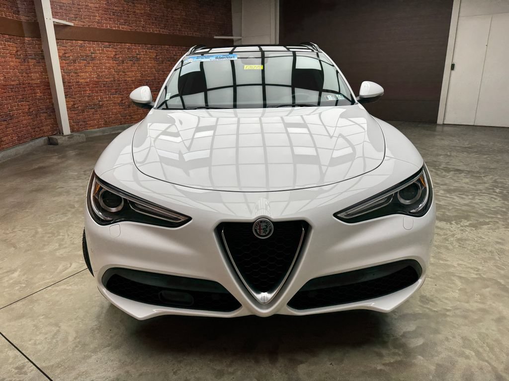 Used 2023 Alfa Romeo Stelvio Ti AWD/4WD image 7