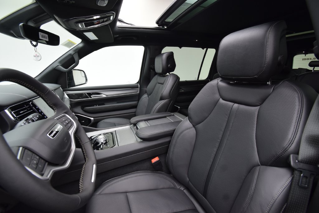 New 2026 Jeep Grand Wagoneer Limited AWD/4WD image 35