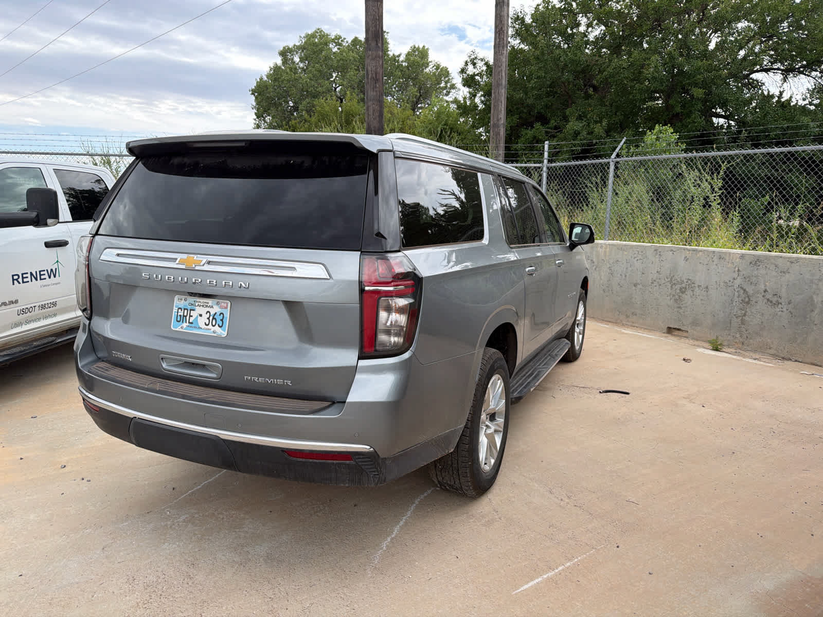 Used 2024 Chevrolet Suburban Premier AWD/4WD image 4