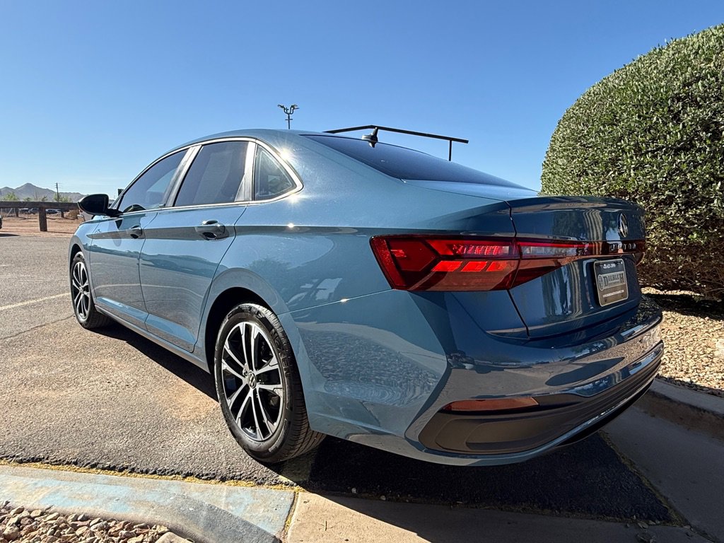 Used 2025 Volkswagen Jetta Sport image 4