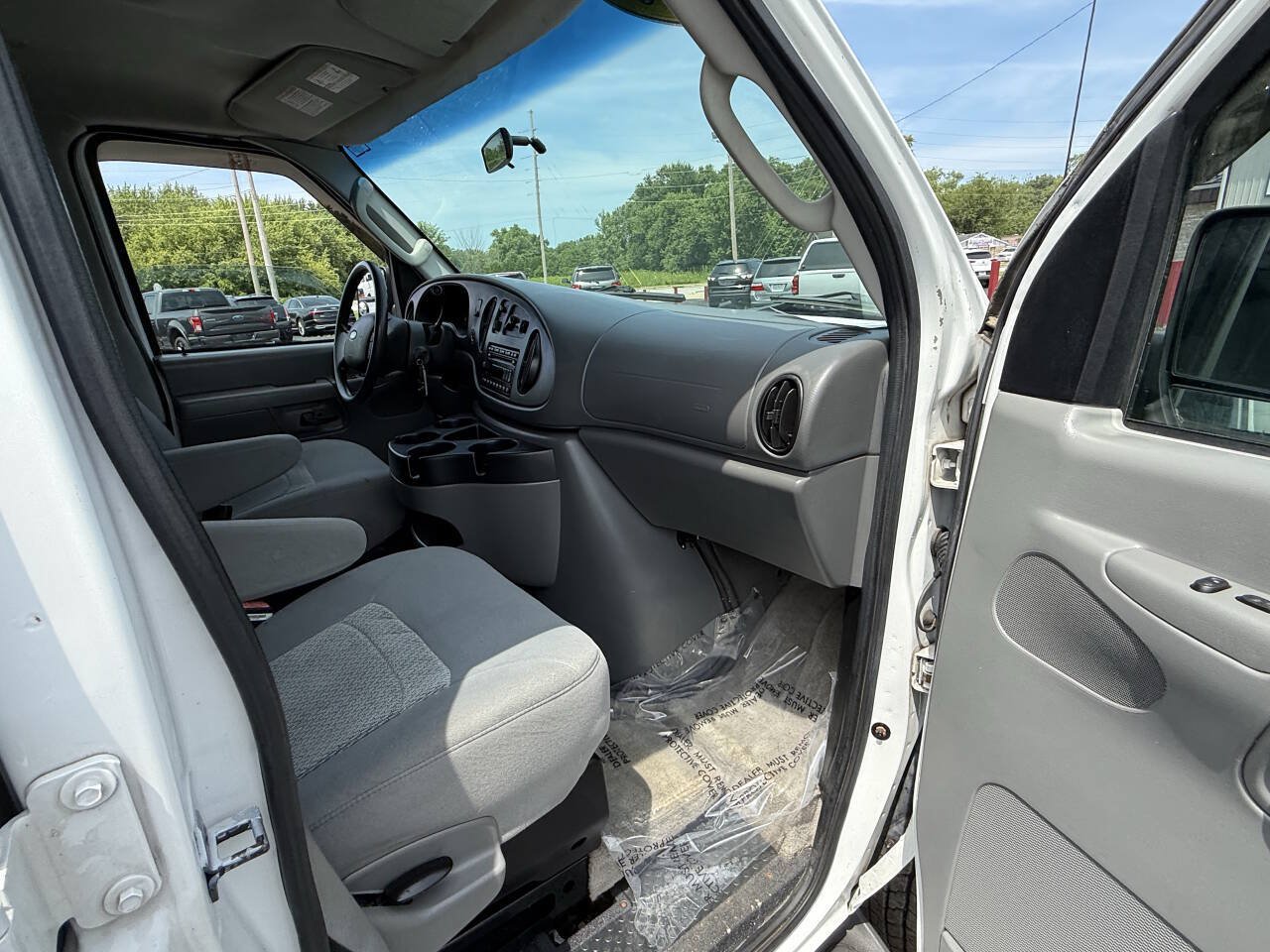 Used 2006 Ford E-350 and Econoline 350 XL RWD image 26