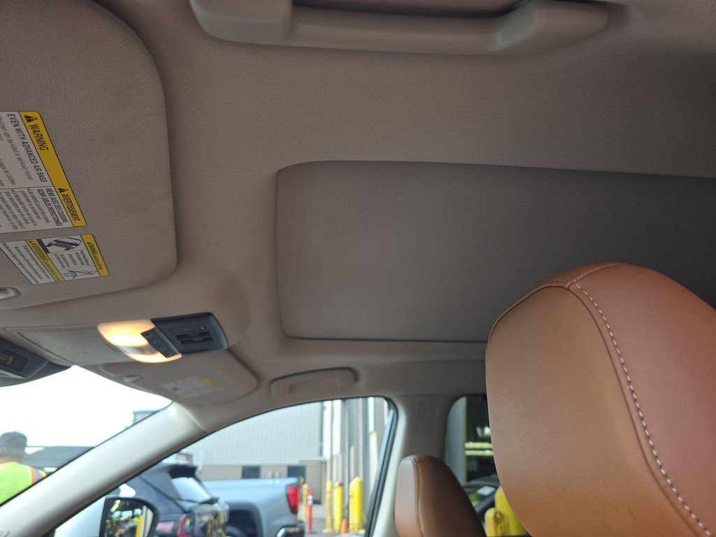 Used 2025 Nissan Pathfinder Platinum FWD image 11