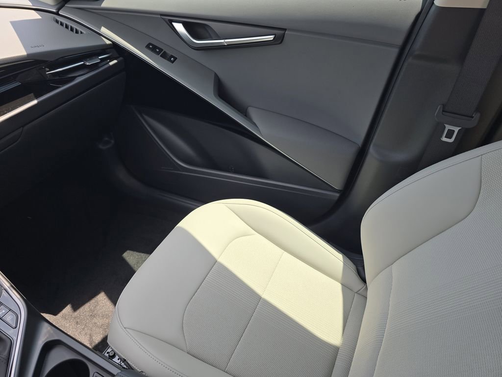 New 2026 Kia Niro EX FWD image 16