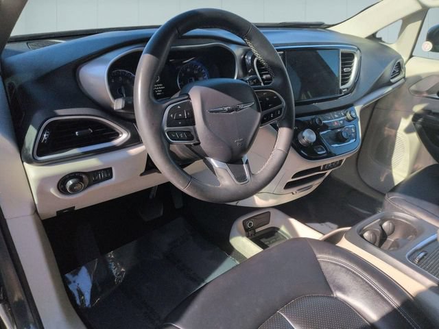 Used 2023 Chrysler Pacifica Touring-L FWD image 11