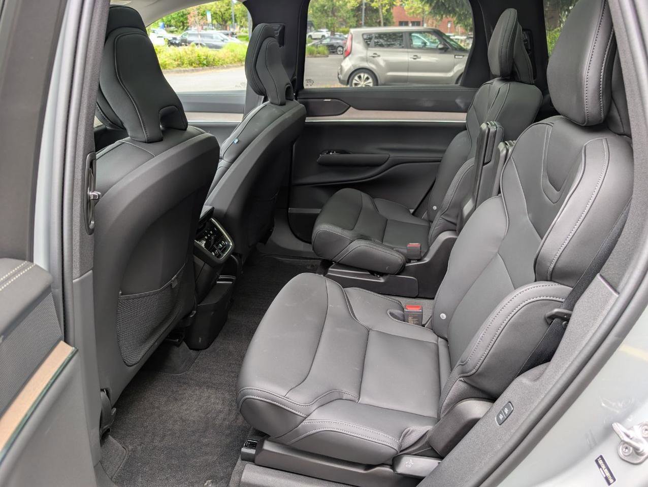 Used 2025 Volvo EX90 Ultra AWD/4WD image 11