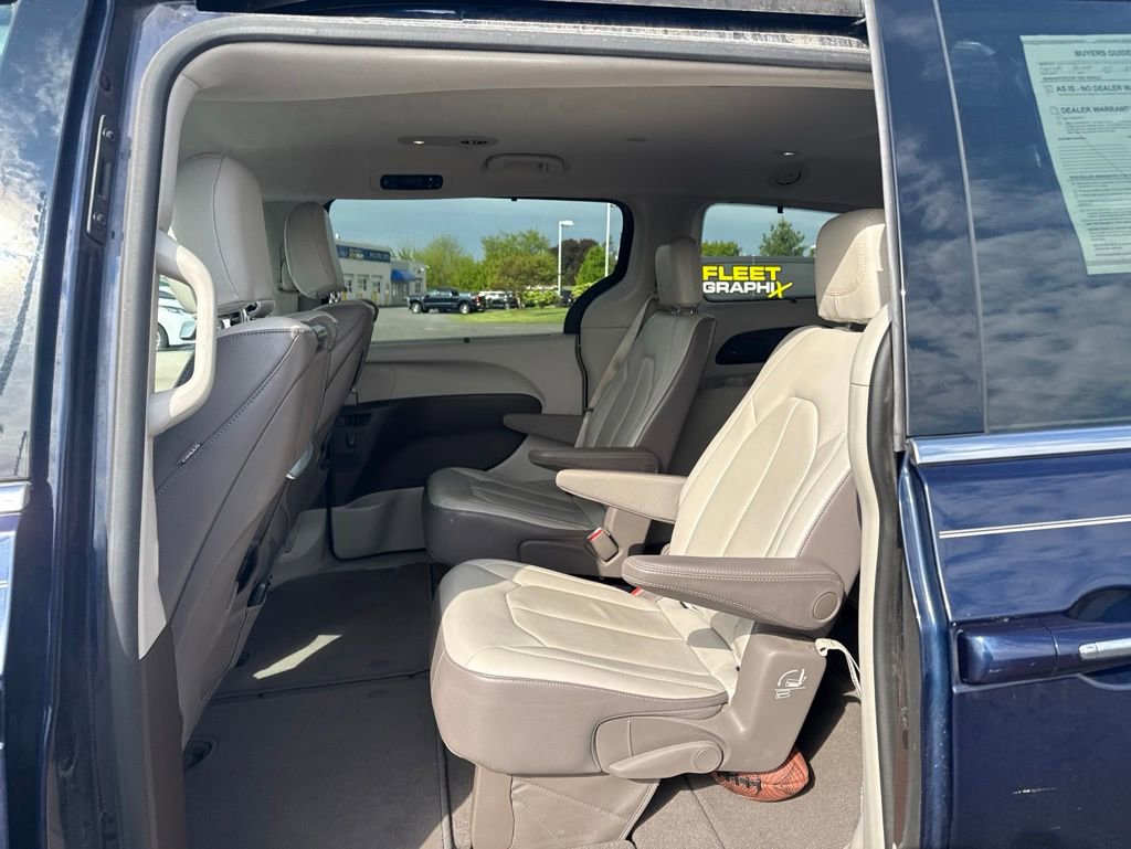 Used 2017 Chrysler Pacifica Touring-L Plus FWD image 7