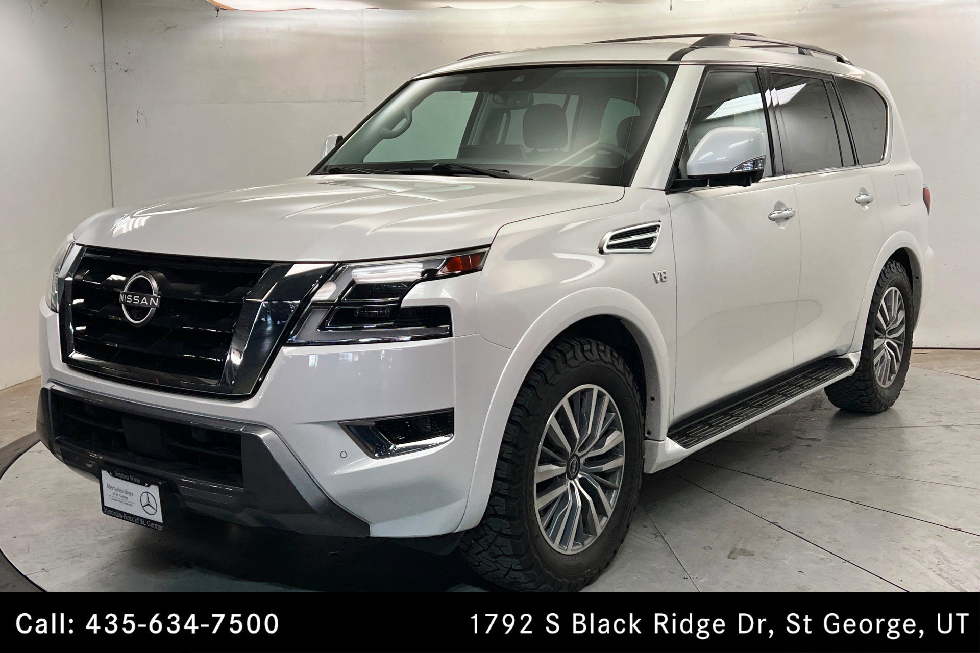 Used 2022 Nissan Armada SL w/ Captain's Chairs Package AWD/4WD image 1