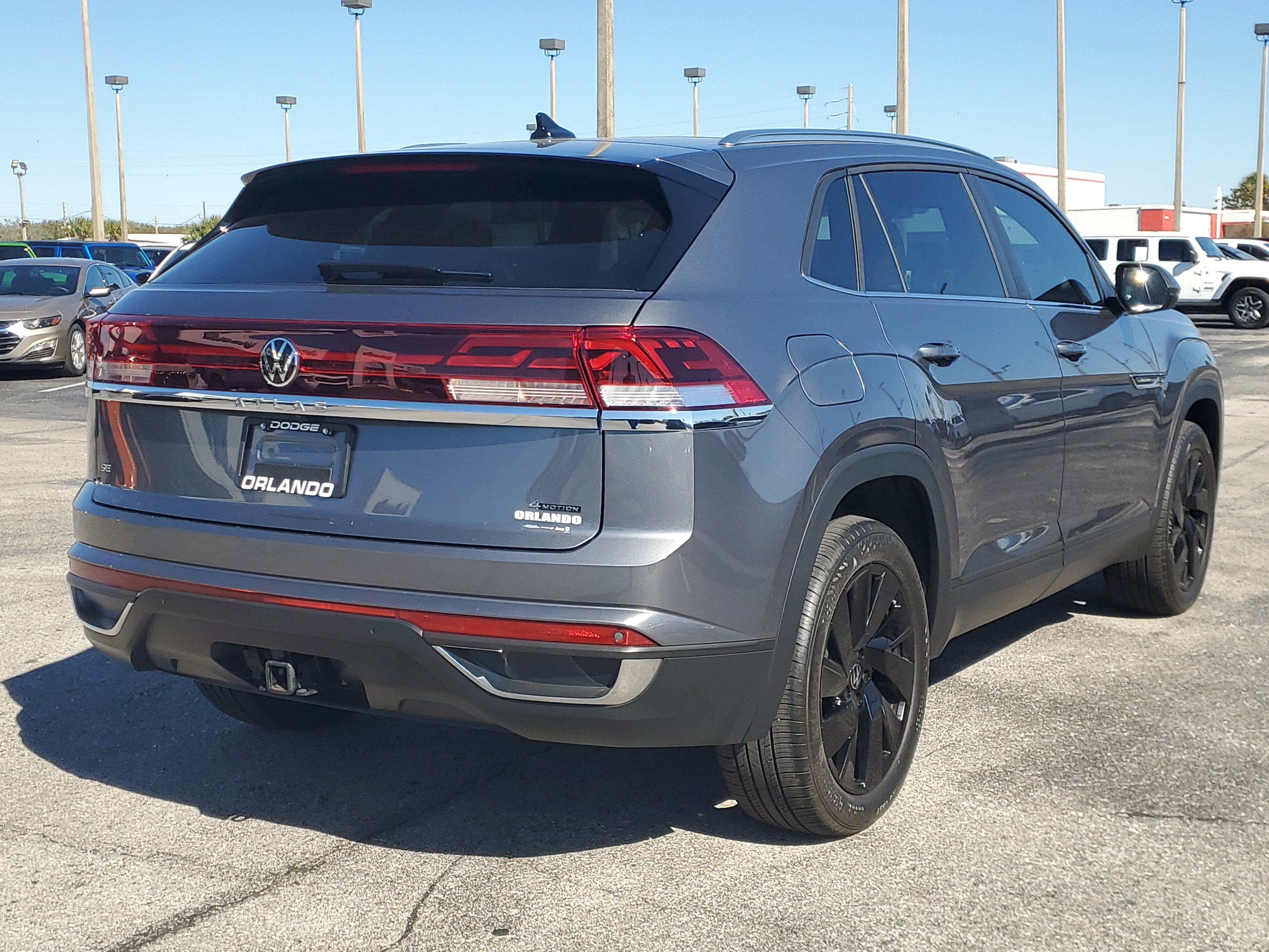 Used 2024 Volkswagen Atlas Cross Sport SE w/ Panoramic Sunroof Package image 8