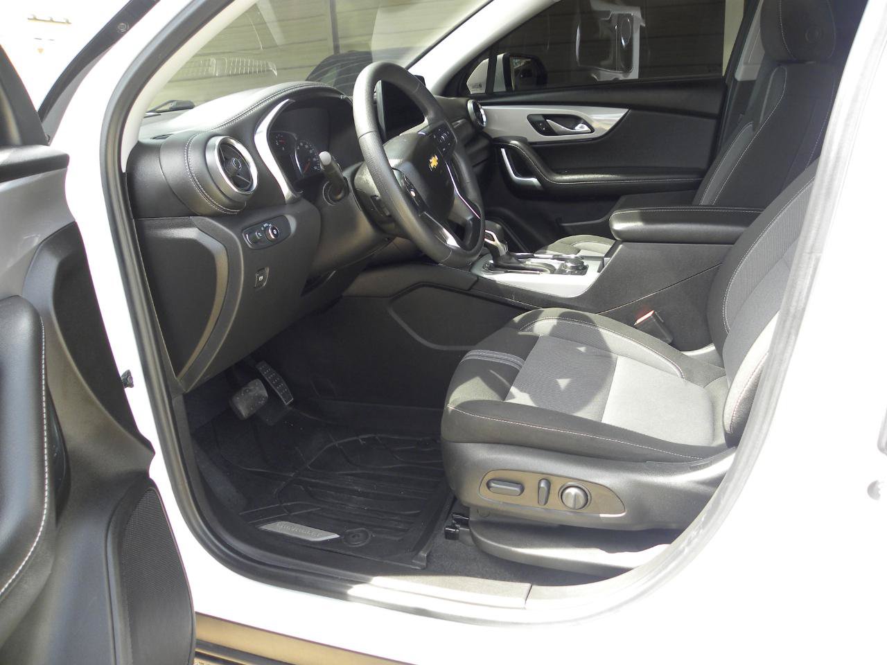 Used 2024 Chevrolet Blazer LT w/ Convenience Package FWD image 10
