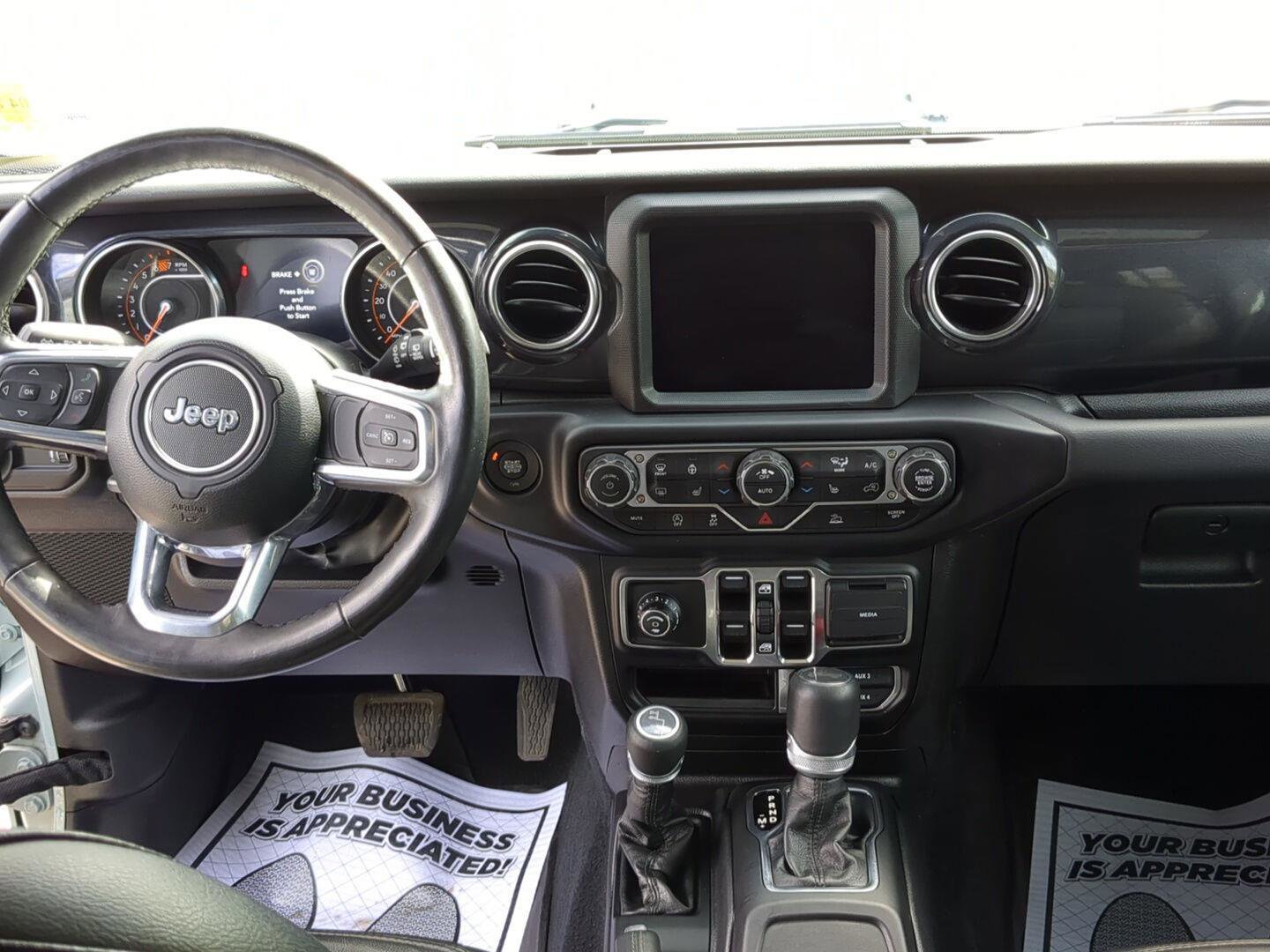 Used 2023 Jeep Wrangler Unlimited Sahara AWD/4WD image 14
