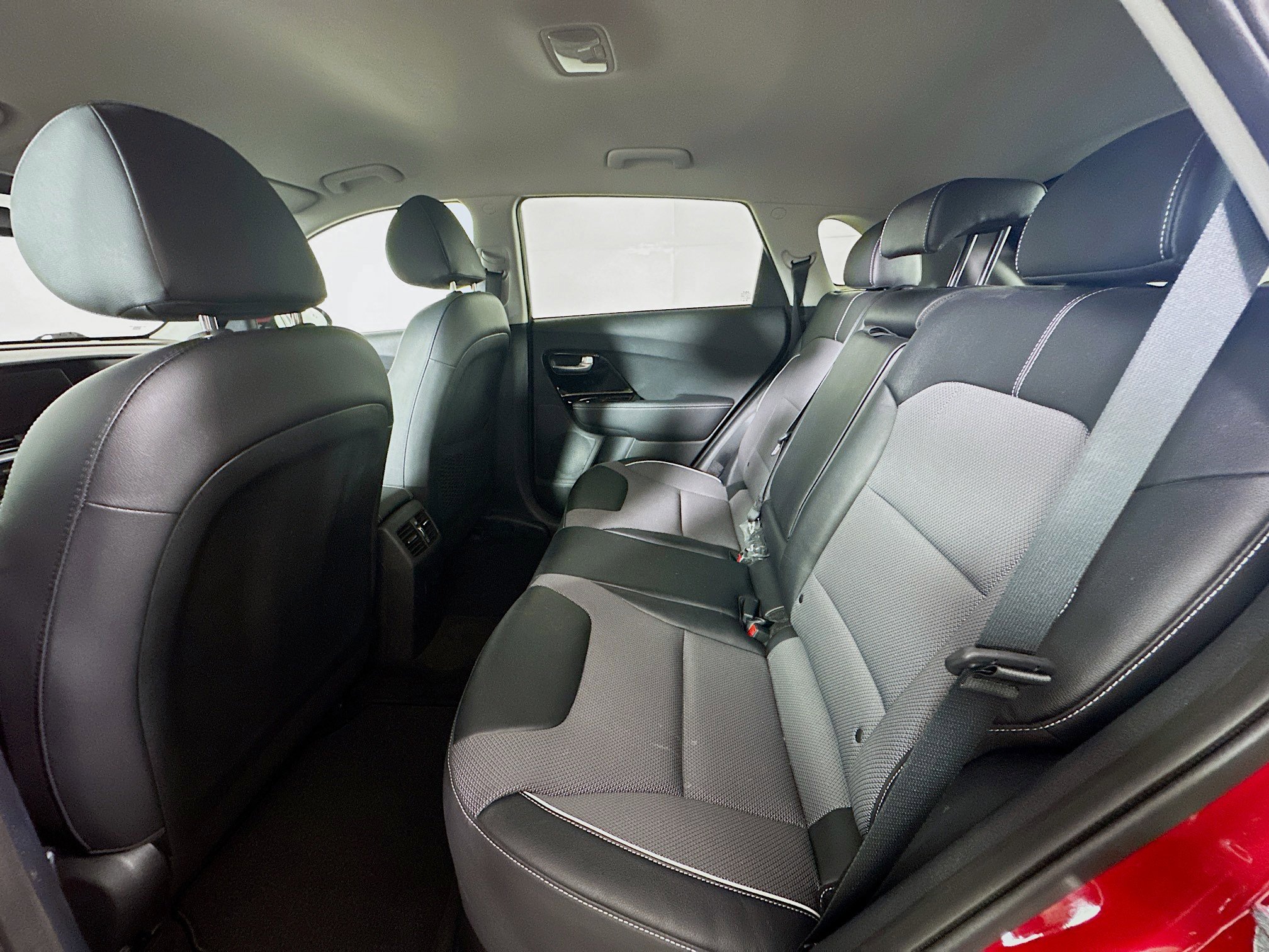 Used 2022 Kia Niro EX FWD image 27