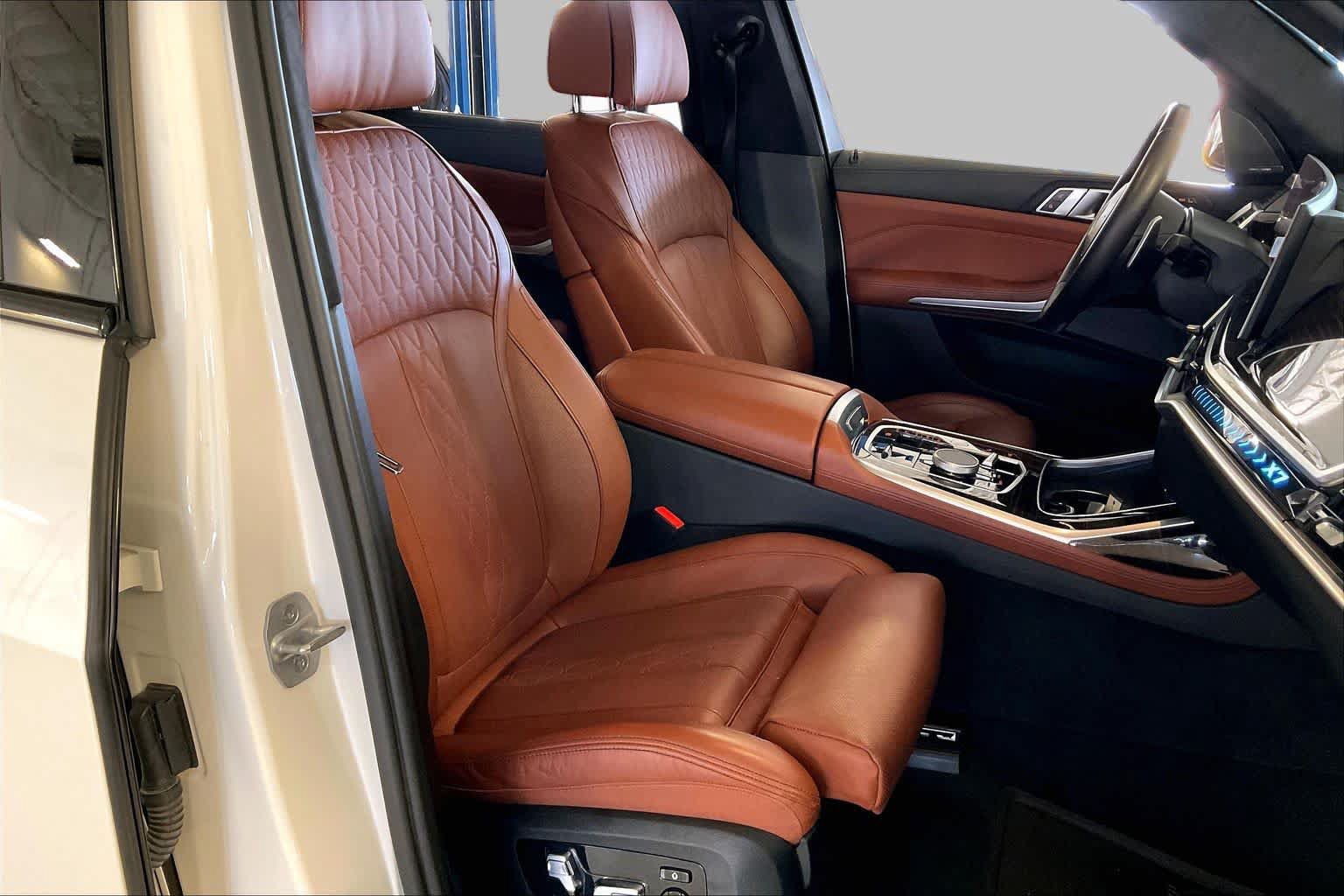 Used 2024 BMW X7 xDrive40i w/ M Sport Package AWD/4WD image 8