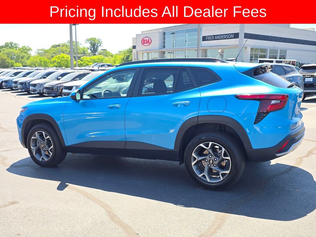 Used 2025 Chevrolet Trax LT FWD image 5