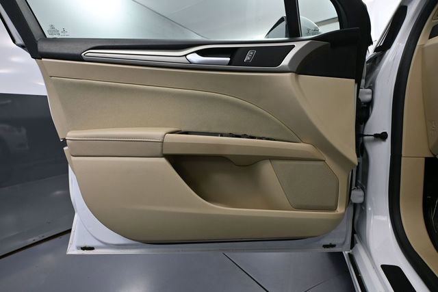 Used 2016 Ford Fusion SE FWD image 18