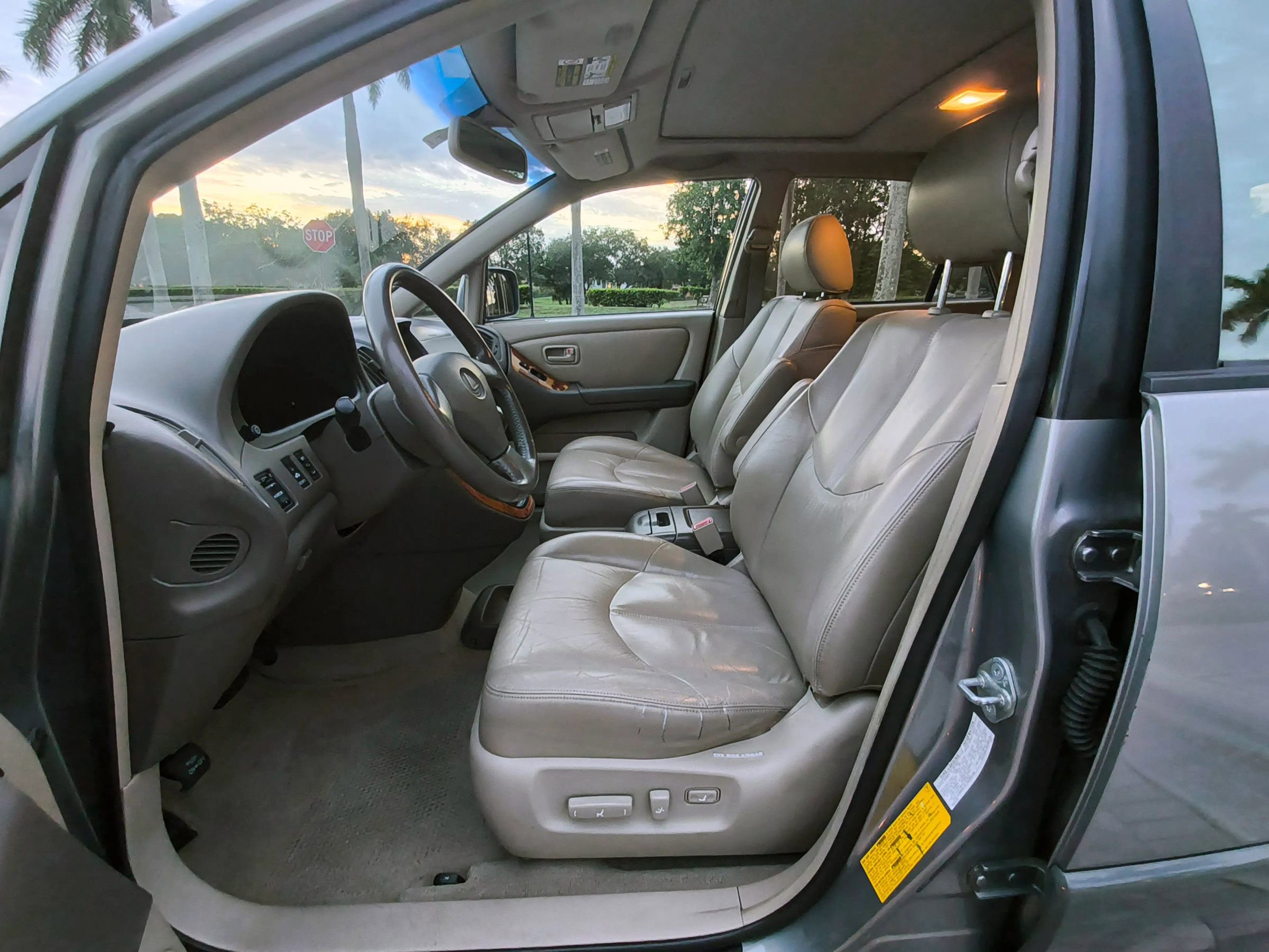 Used 2000 Lexus RX 300 4WD w/ Premium Pkg image 11