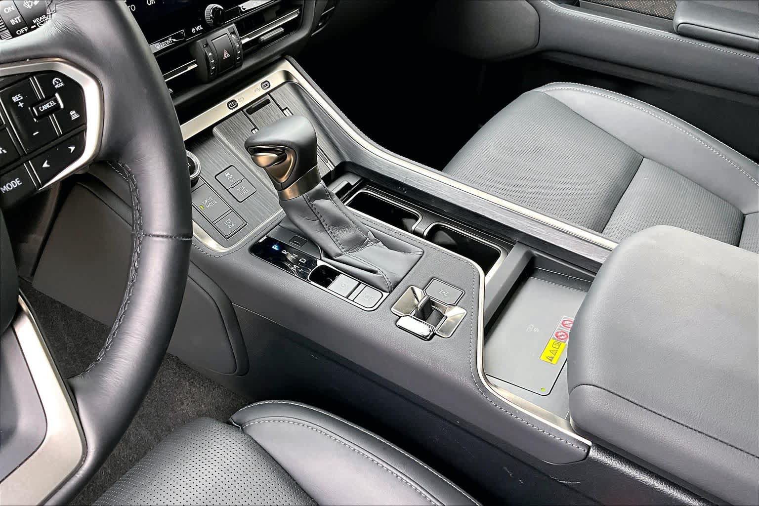 Certified 2025 Lexus GX 550 w/ Accessory Package (2T) AWD/4WD image 17