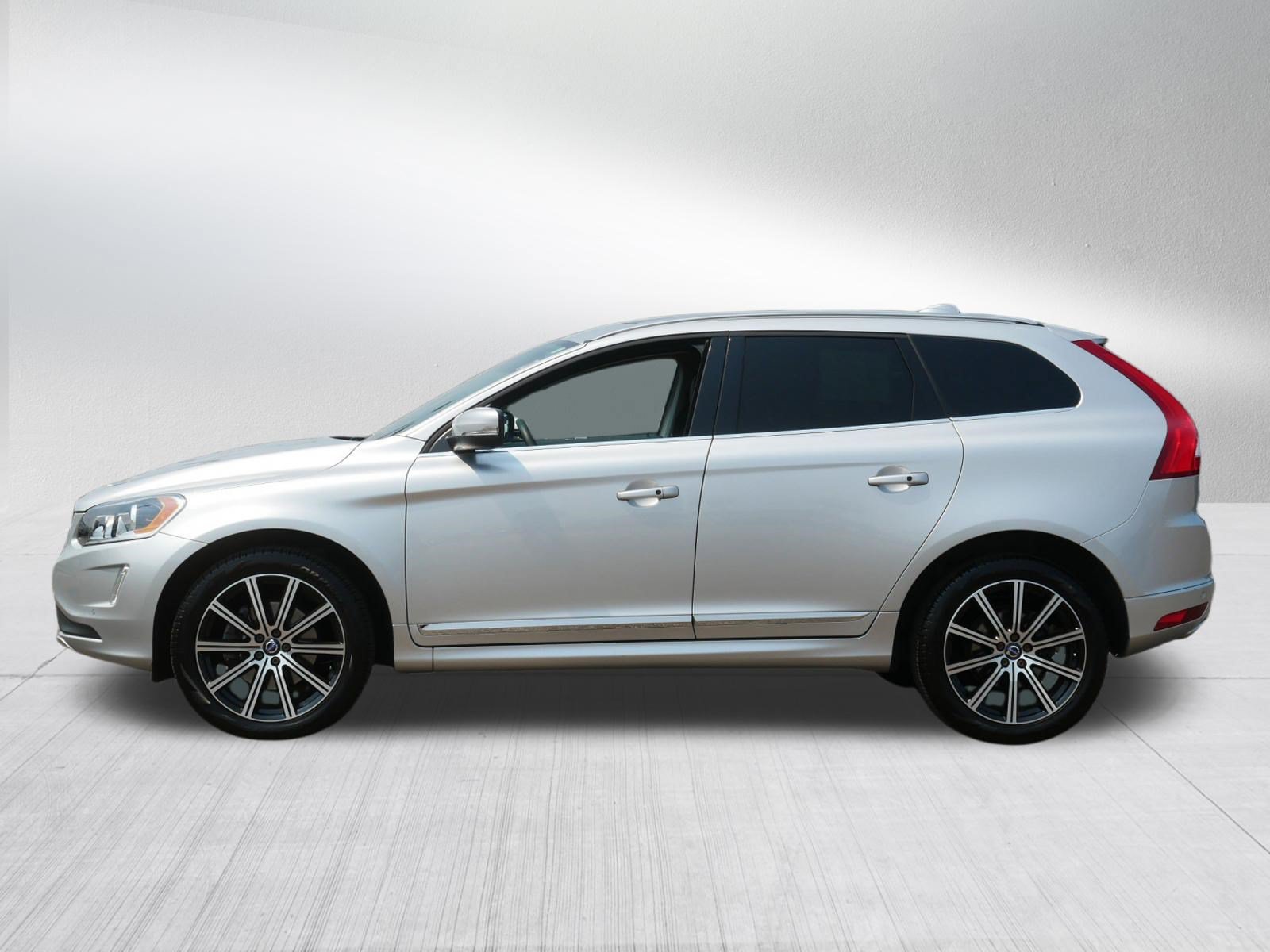 Used 2015 Volvo XC60 T6 w/ Proximity Package AWD/4WD image 4