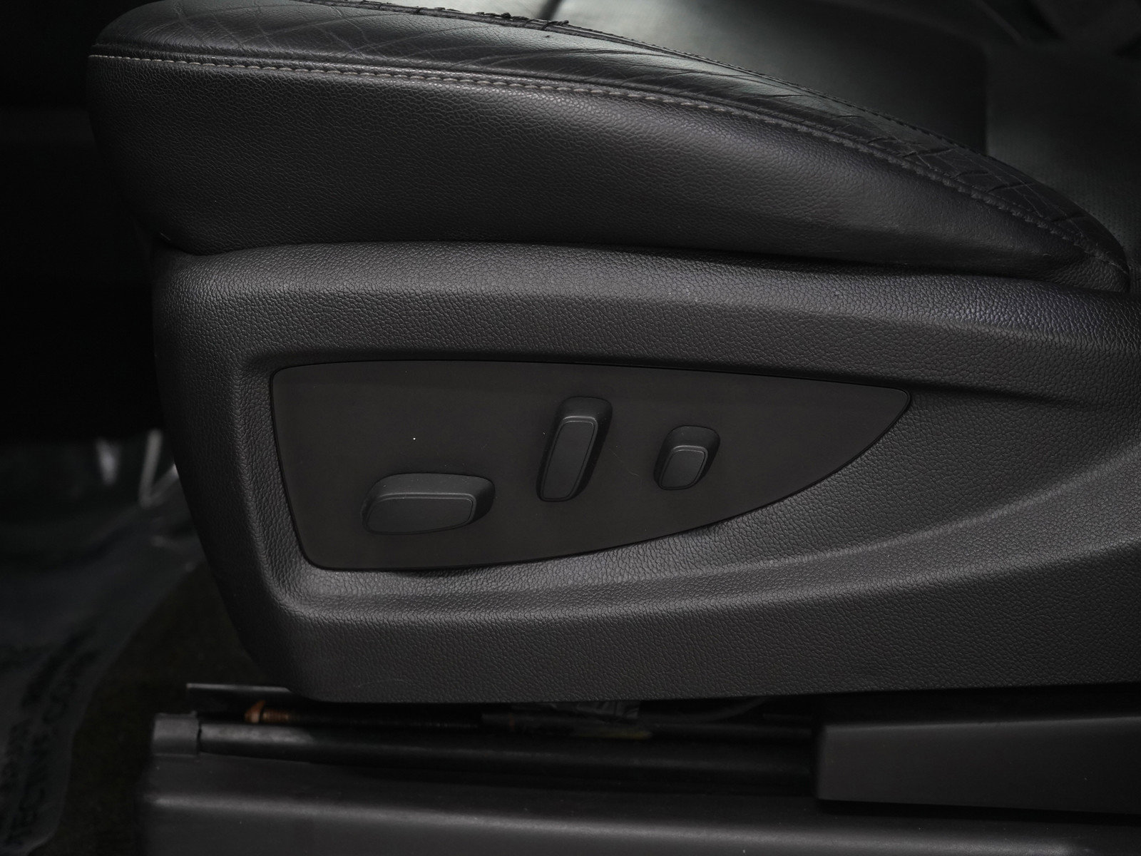 Used 2017 GMC Yukon XL SLT image 31