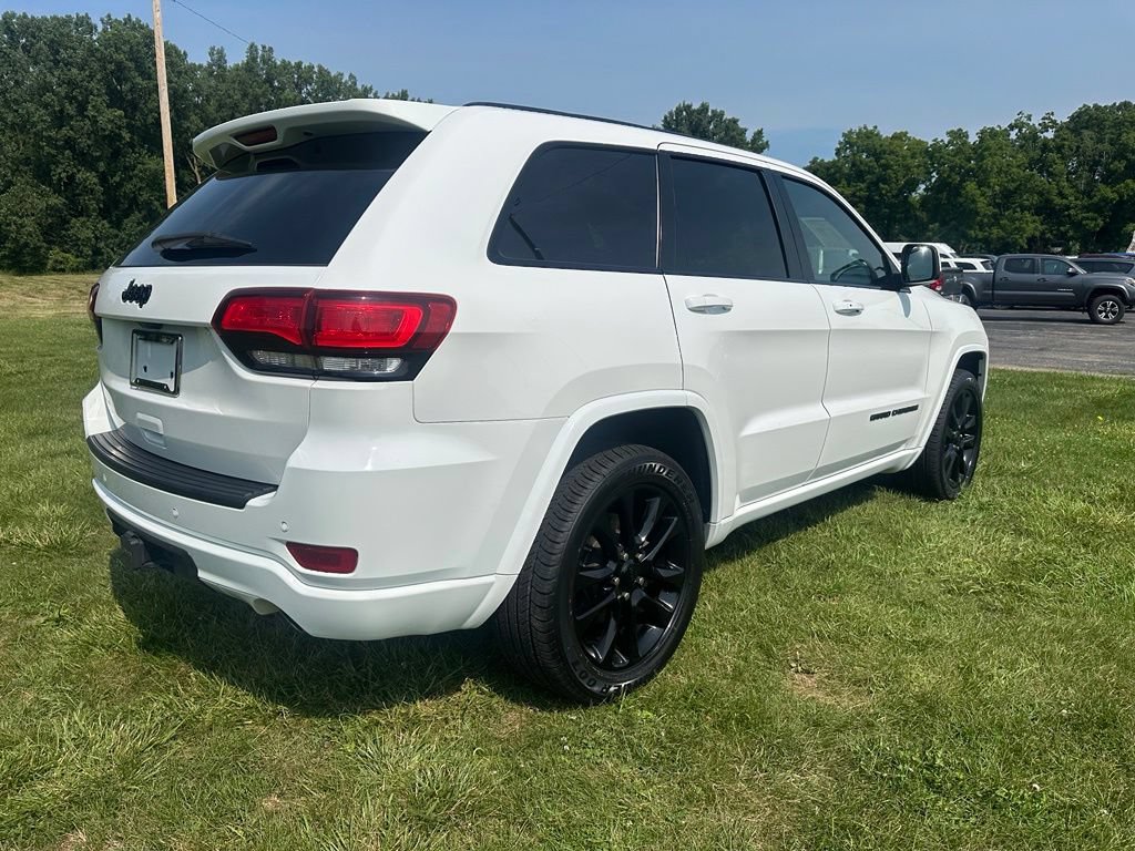 Used 2020 Jeep Grand Cherokee Altitude RWD image 3