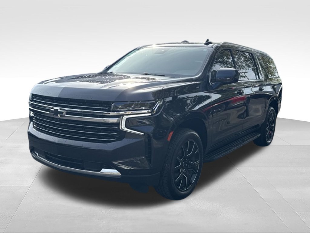 Used 2024 Chevrolet Suburban LT w/ LT Signature Plus Package AWD/4WD image 3
