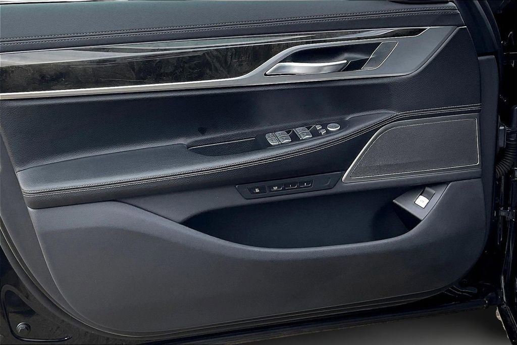 Used 2020 BMW 740i xDrive w/ Cold Weather Package image 20