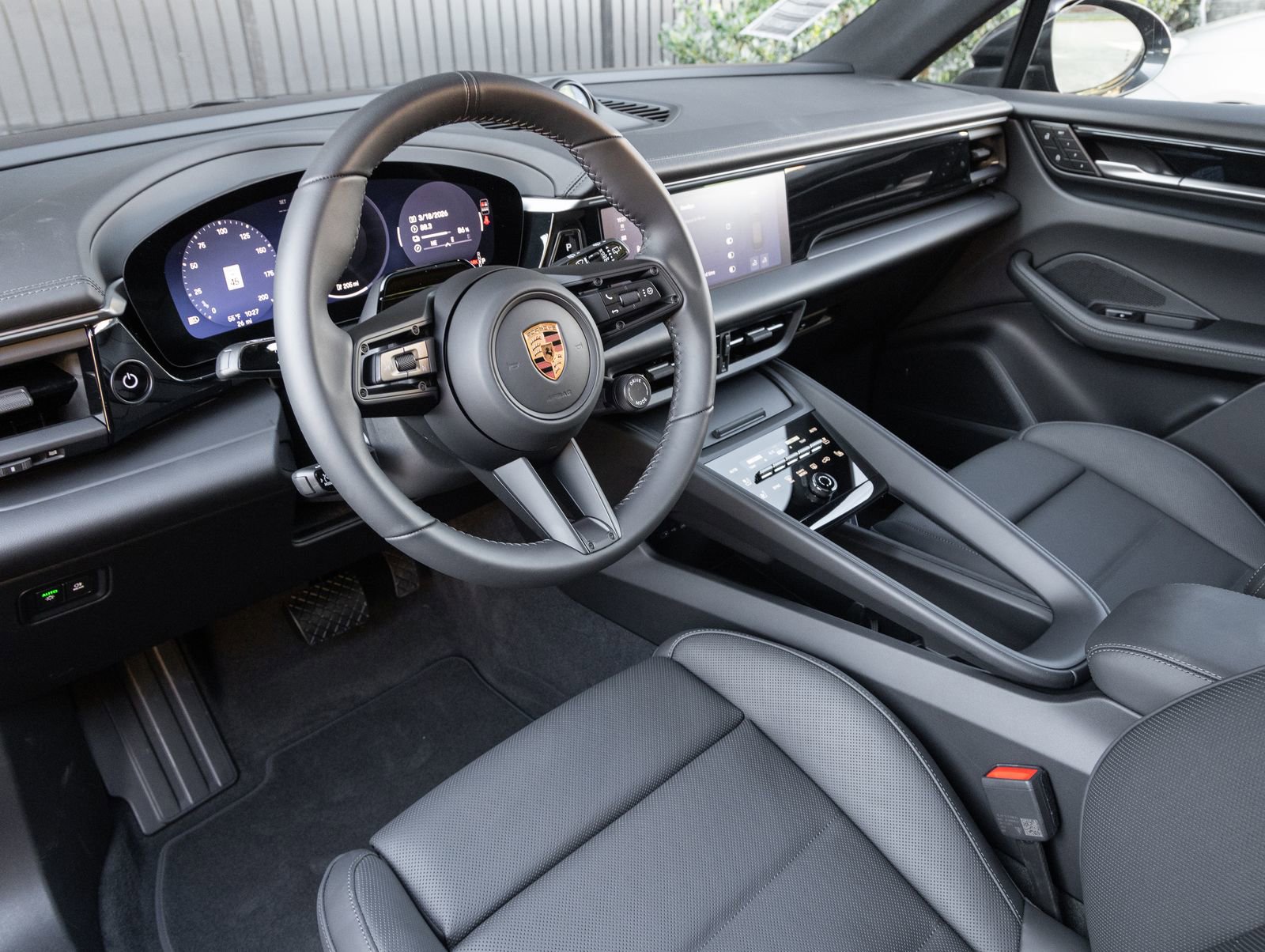 Certified 2026 Porsche Macan 4 Electric AWD/4WD image 4
