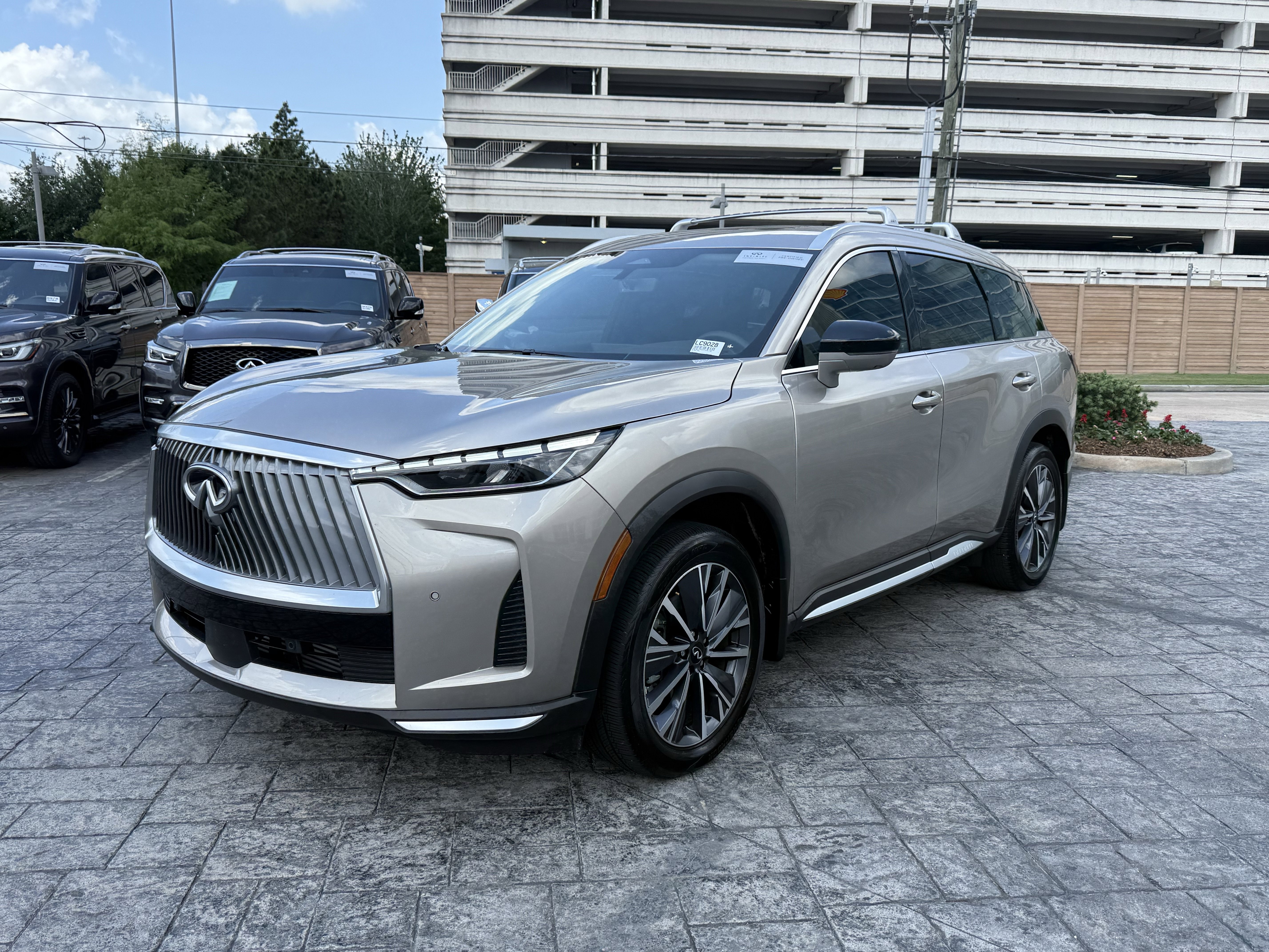 Certified 2026 INFINITI QX60 Luxe w/ Cargo Package FWD image 3