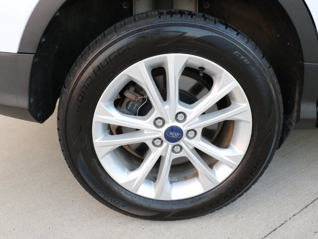 Used 2017 Ford Escape SE w/ SE Cold Weather Package AWD/4WD image 8