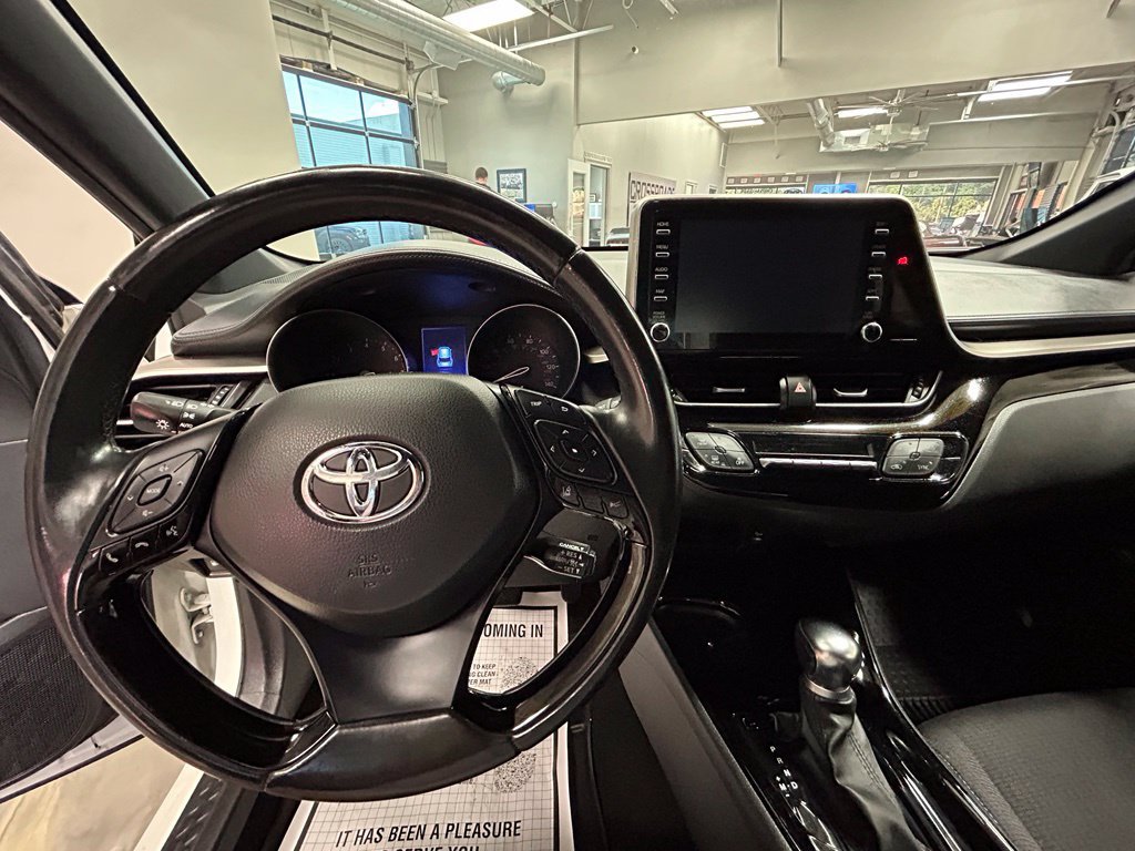 Used 2019 Toyota C-HR XLE FWD image 9