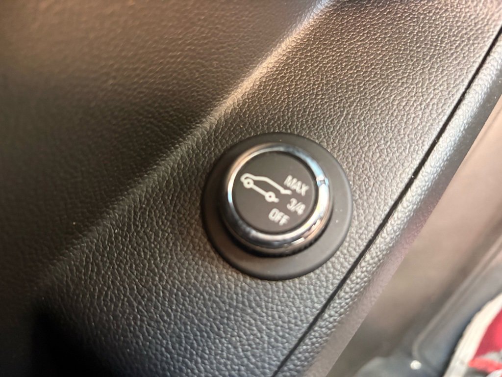 Used 2023 Chevrolet Traverse LT image 20