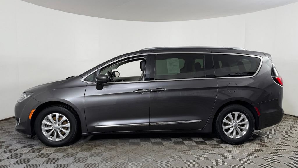Used 2018 Chrysler Pacifica Touring-L w/ Premium Audio Group FWD image 5