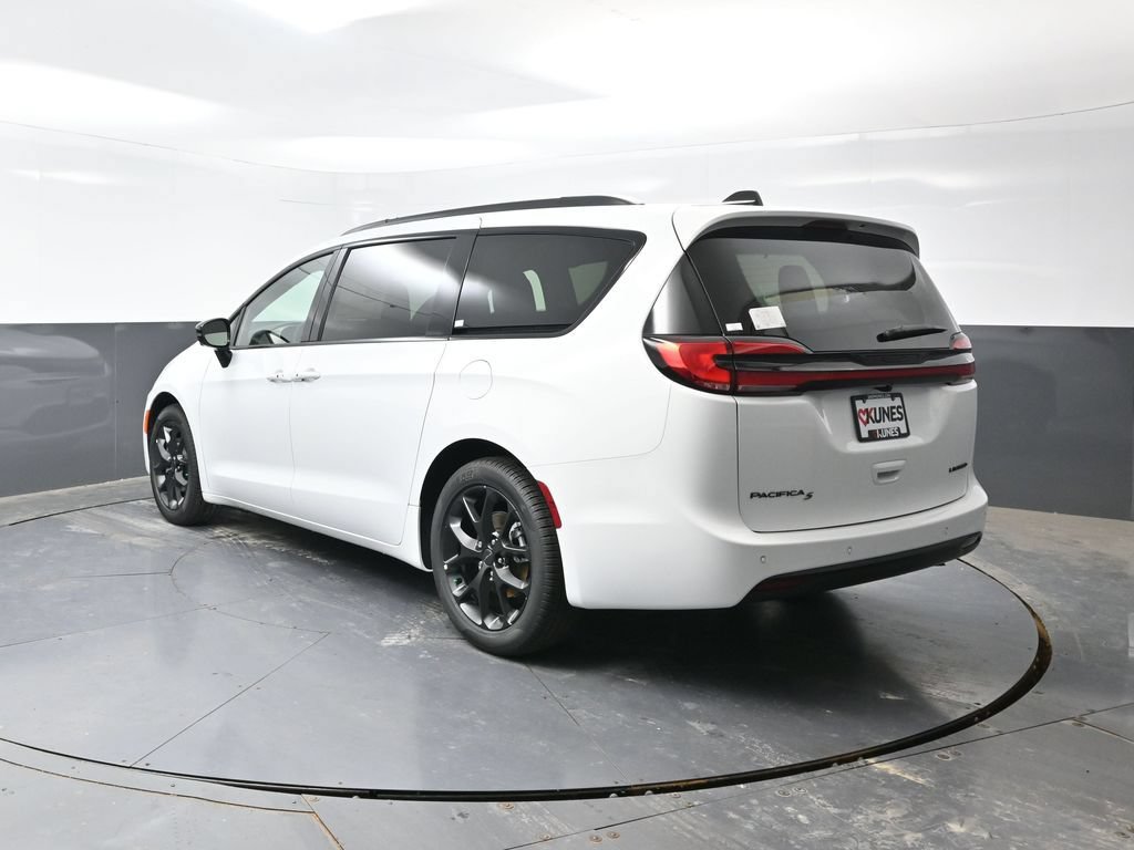 New 2027 Chrysler Pacifica Limited FWD image 7