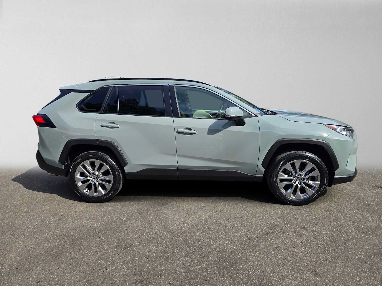 Used 2021 Toyota RAV4 XLE Premium AWD/4WD image 2